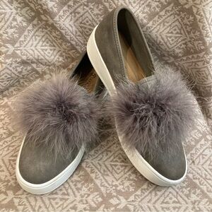 HARLOW Sz 9 Slip On Feathers  Decor Almond Toe Contemporary Trendy Skater Shoes